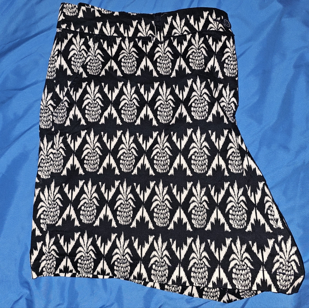 Crown & ivy 22W Pineapple Dress Shorts